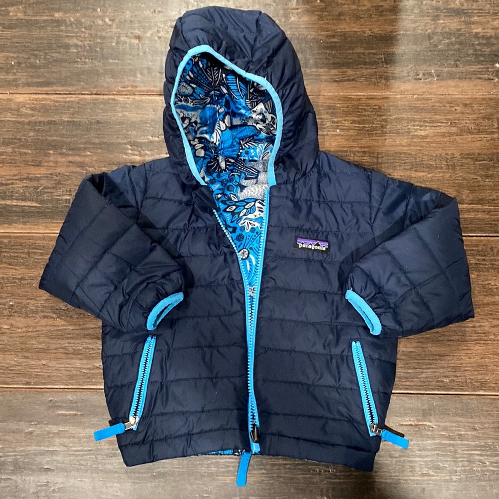 Patagonia Toddler reversible down jacket -2T navy & Blue polar bear print